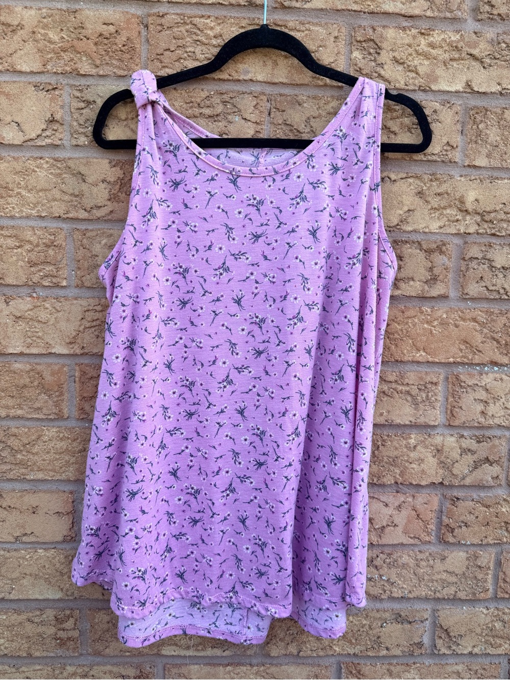💫4/$25 • 2 Dye 4 Pink Floral Print Tank